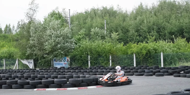 2× 10 minut v motokáře: adrenalinové jízdy v hale nebo venku
