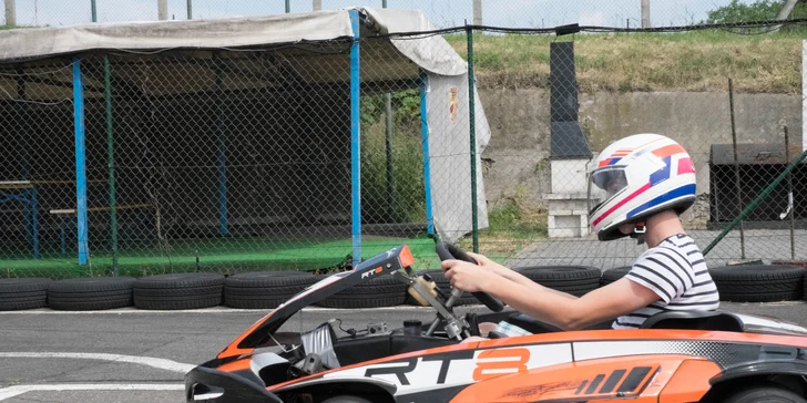 2× 10 minut v motokáře: adrenalinové jízdy v hale nebo venku