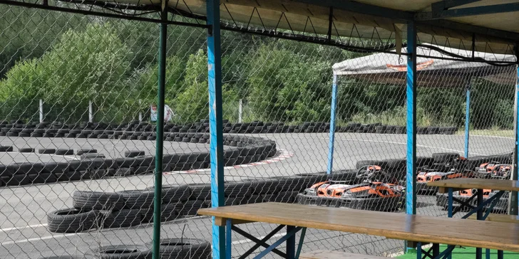 2× 10 minut v motokáře: adrenalinové jízdy v hale nebo venku