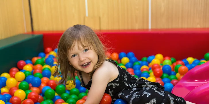 2 vstupy do dětské herny a frappé či ledová čokoláda, případně i zákusek