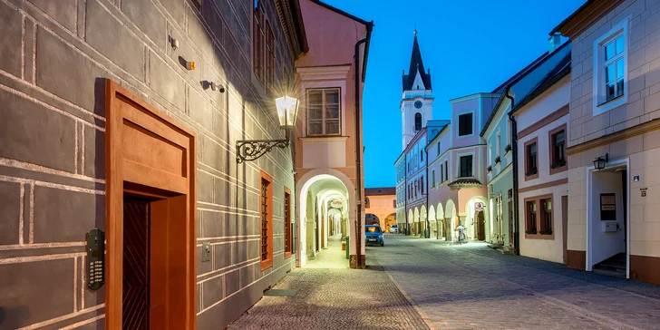 Na jejím dnešním místě původně stály 2 měšťanské domy, které koupil renesanční šlechtic Petr Vok z Rožmberka, když se do Třeboně přestěhoval. 
