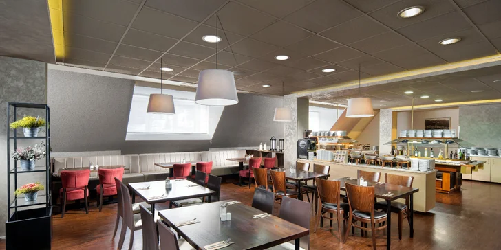 V restauraci Labe se podávají bufetové snídaně a večeře.