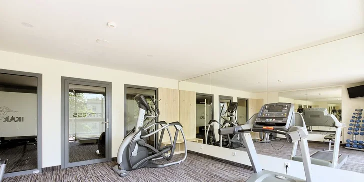 Ak si chcete zlepšiť kondíciu aj mimo vody, na druhom poschodí hotela je k dispozícii moderné fitness centrum.