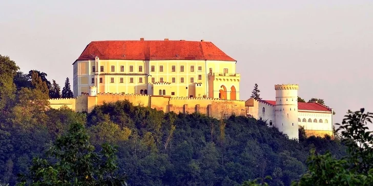 Prohlídka zámku Letovice pro jednoho, dva nebo pro celou rodinu