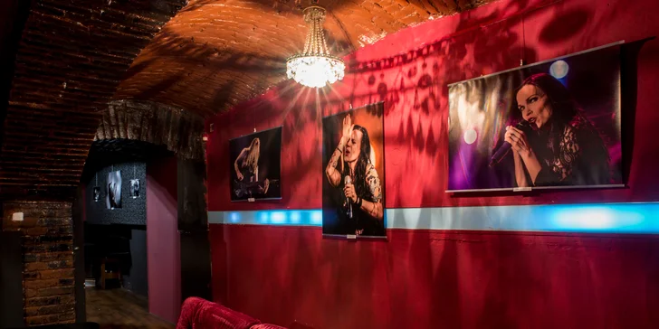 Příjemné posezení vám zpestří i umělecká galerie.