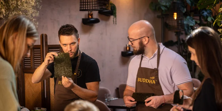 Vše završí aromatická asijská překapávaná káva s kondenzovaným mlékem.