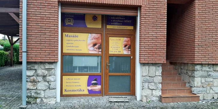 Salon najdete v blízkosti zastávky U Kovárny.