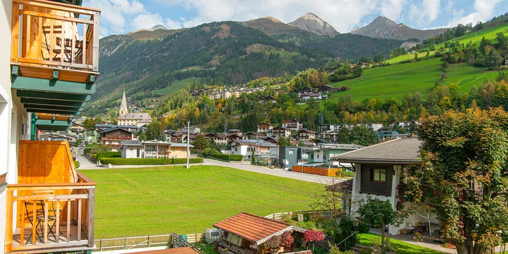 Hotel se nachází hned u lanovky Grossglockner Resortu. 