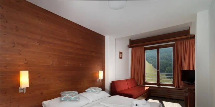 Ubytujete se v pěkném pokoji. Na výběr máte pokoje s balkonem nebo bez něj.