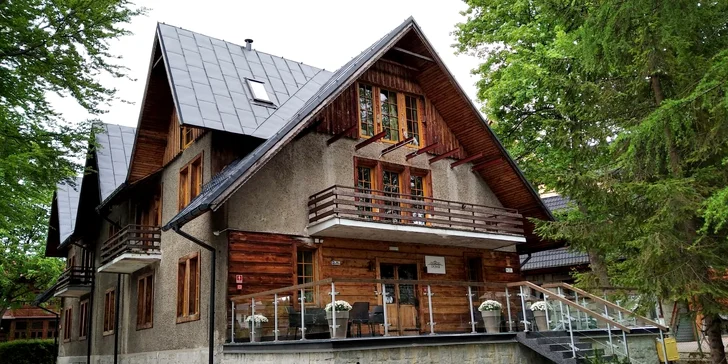 Atrakcie Zakopaného na dosah ruky a blízkosť tatranských chodníkov sú hlavnými výhodami tohto ubytovania. 
