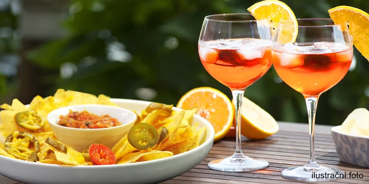 Na zdraví a fajn léto: 2 drinky Aperol Spritz a porce mexických nachos