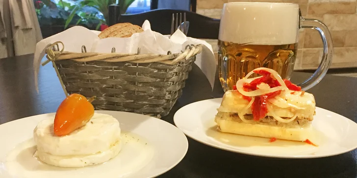 Pilsner Urquell a nakládaný sýr: hermelín nebo romadúr pro 1 či pro 2 osoby