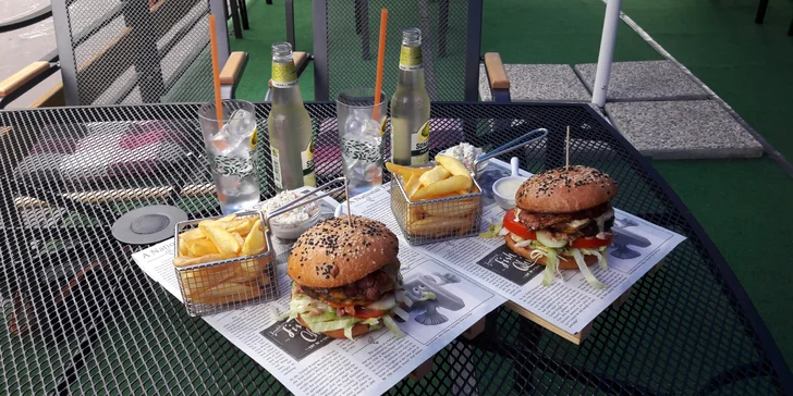 Zažijte americké léto v centru Pardubic: Burger, hranolky a hruškový cider pro dva