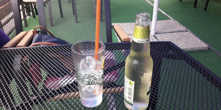 Zažijte americké léto v centru Pardubic: Burger, hranolky a hruškový cider pro dva