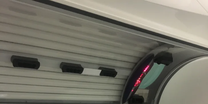 Bronz za každého počasí: permanentka do solária na 100 minut