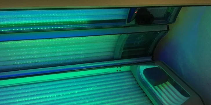 Bronz za každého počasí: permanentka do solária na 100 minut