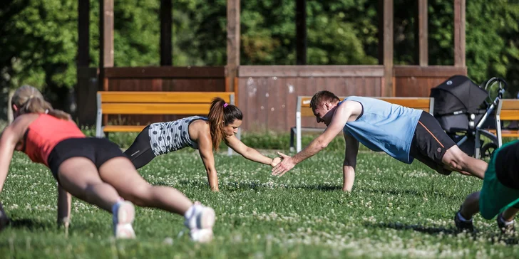Sílu tělu: Skupinové lekce Hammer Strength včetně venkovního funkčního tréninku