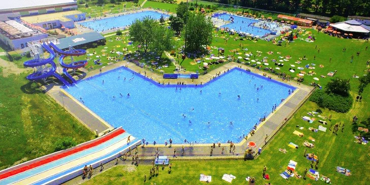 Letní rodinný pobyt: Ubytování, badminton a vstup na plážové koupaliště Aqualand