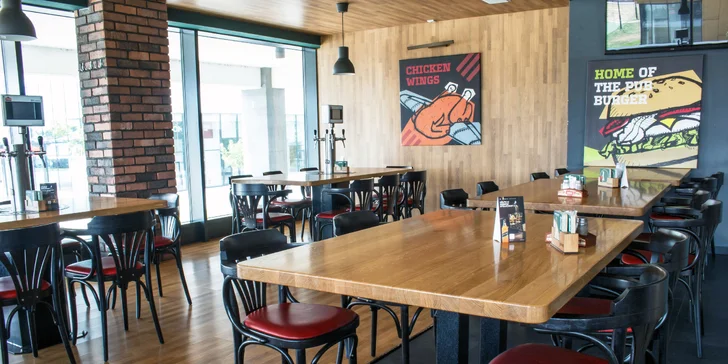 Dva burgery podle výběru z 10 skvělých variant, Coleslaw a hranolky