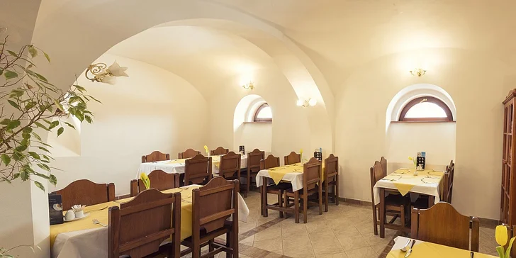 Pobyt jako v pohádce: Wellness a romantická večeře při svíčkách pro dvě osoby
