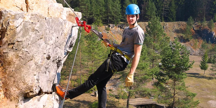Jednodenní zážitkový kurz via ferrata lezení včetně instruktáže v Moravském krasu