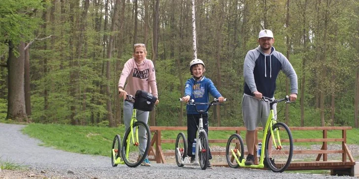 Super jízda pro dospělé i děti: Šlapací káry Berg či koloběžky Kostka na hodinu