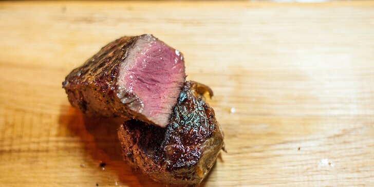 To má šťávu: libové gurmánské steaky v americkém stylu s přílohou a omáčkami