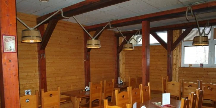 Dejte si do nosu: masové prkno se 3 druhy pečínky, přílohami, dipy i zeleninou