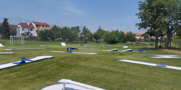 90 minut venkovní zábavy: Minigolf v areálu Kšírovka pro dva hráče