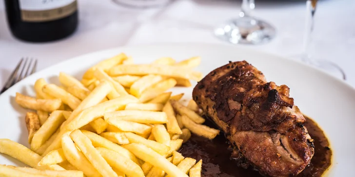 Vychutnejte si večeři za svitu svíček: 3chodové menu a lahev vína pro pár