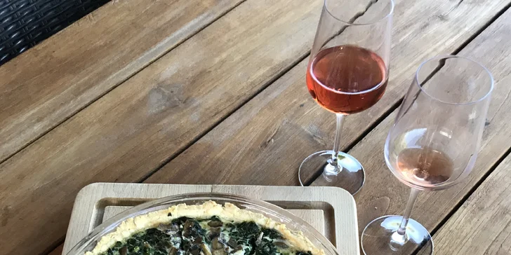 Tradiční francouzská pochoutka: Slaný koláč quiche s sebou na piknik i na snídani