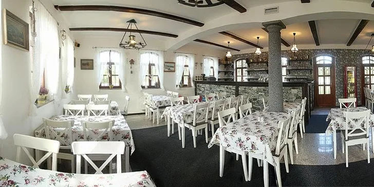 Restaurace je bezbariérová a v případě, že se ji rozhodnete navštívit třeba se svými domácími mazlíčky, rozhodně vás ve dveřích neotočí čelem vzad. 
