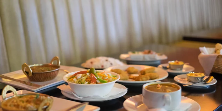 Autentické nepálské menu pro dva – masové i vegetariánské speciality