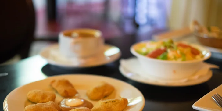 Autentické nepálské menu pro dva – masové i vegetariánské speciality
