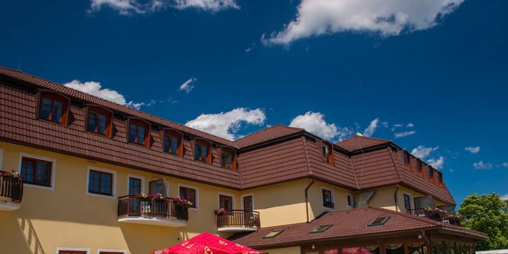 Babí léto na břehu Lipna: Polopenze, minigolf a zapůjčení kol i šlapadel pro dva