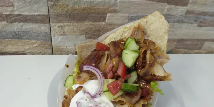 Jídlo s sebou pro 1 či 2 osoby: Kebab a nápoj z bistra na náměstí Jiřího z Poděbrad