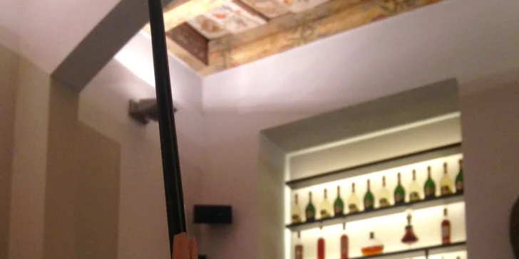 Aperol, gin s tonikem nebo vodka s džusem v luxusní restauraci na Ovocném trhu