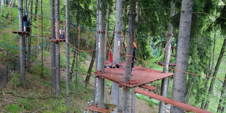 2 hodiny v outdoorovém lanovém parku: pouze nízké nebo i vysoké překážky