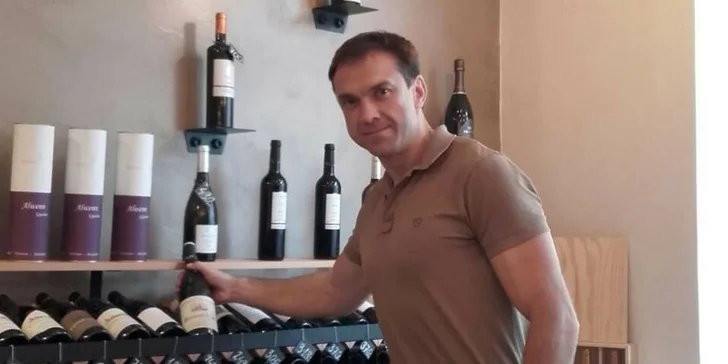 Dvouhodinová degustace francouzských vín, občerstvení a výklad sommeliera