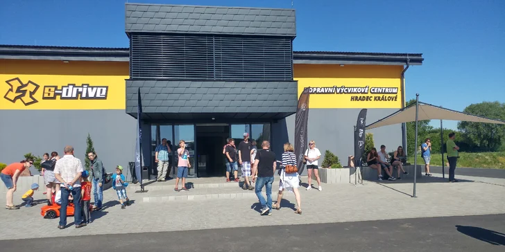 Splněný sen velkých kluků: Závodní den na polygonu