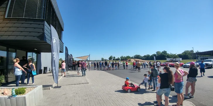 Splněný sen velkých kluků: Závodní den na polygonu