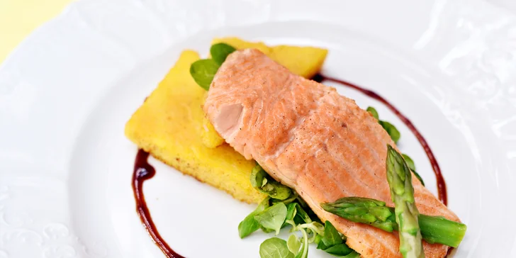 Kulinářský zážitek na Malé Straně: 4chodové menu s gazpachem a lososem pro 2