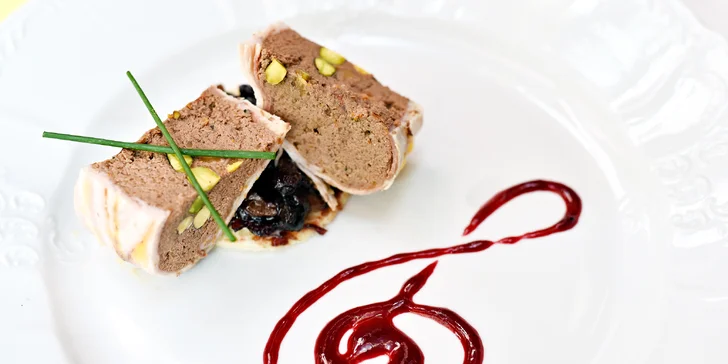 Kulinářský zážitek na Malé Straně: 4chodové menu s gazpachem a lososem pro 2