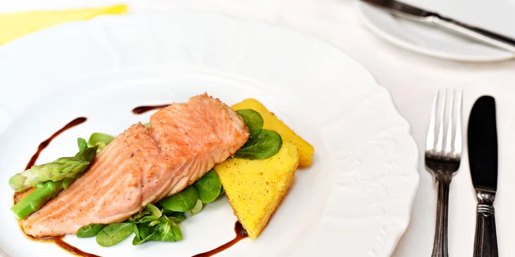 Kulinářský zážitek na Malé Straně: 4chodové menu s gazpachem a lososem pro 2