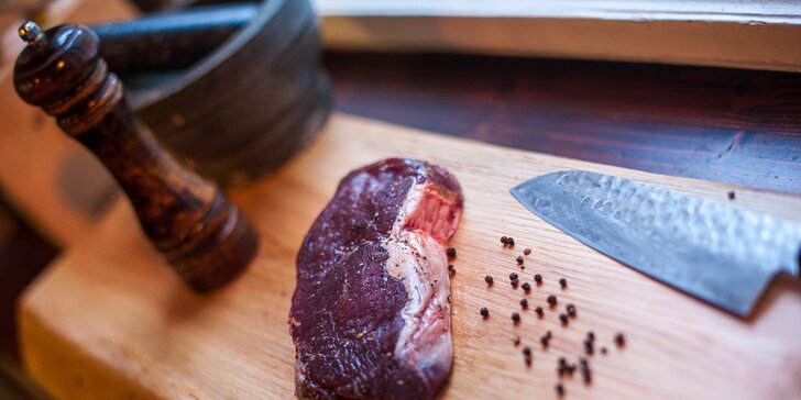 To má šťávu: libové gurmánské steaky v americkém stylu s přílohou a omáčkami