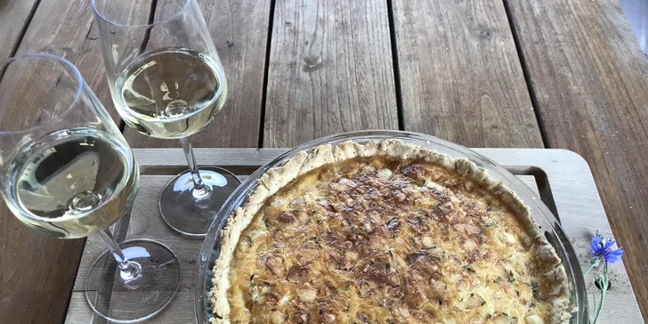 Tradiční francouzská pochoutka: Slaný koláč quiche s sebou na piknik i na snídani