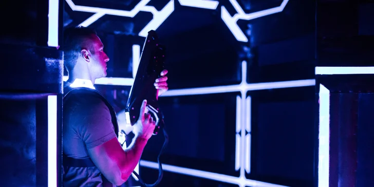 Laser game pro 8 nebo až 12 hráčů: nová aréna s nejmodernějšími zbraněmi v ČR