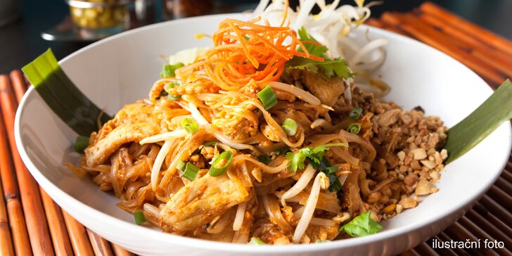 Zkusíte hovězí, kuřecí, či s krevetami? Vyhlášené nudle Pad Thai a předkrm i dezert
