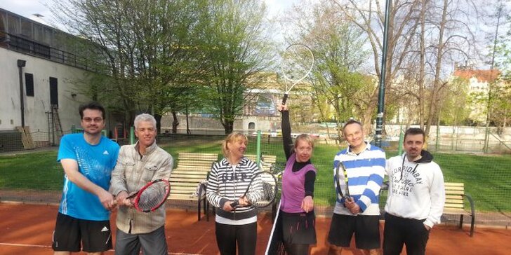Nedělní intenzivní kurzy tenisu pro dospělé s trenérem Petrem Štěpánkem