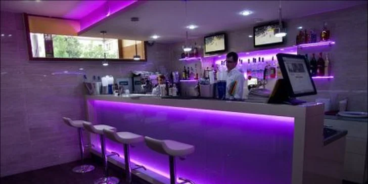 79 Kč za dva rumové koktejly v nově otevřeném baru v centru Brna. Spalující Big Captain a lehké Strawberry Daiquiri s 50% slevou.